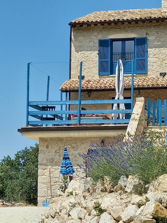 La Casa Dalle Finestre Blu Abbateggio Exterior photo